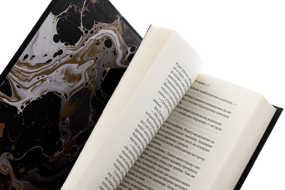 Книга Хрещенний батько - Маріо Пьюзо. Фото 4