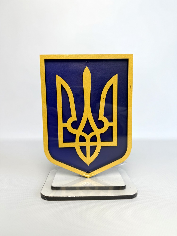 Герб України з підставкою дерево